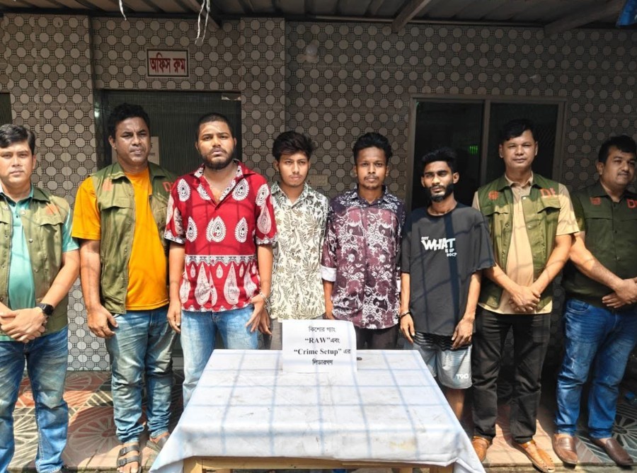 কুমিল্লার দুই কিশোর গ্যাং প্রধানসহ ৪ জন কক্সবাজার থেকে গ্রেপ্তার